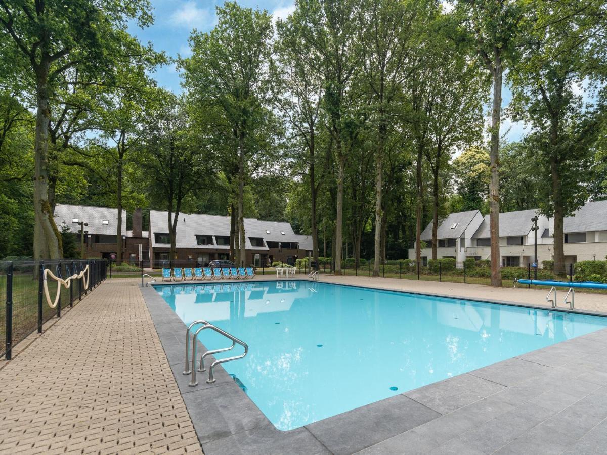 Snug Apartment In Houthalen Oost With Heated Pool Genk Kültér fotó